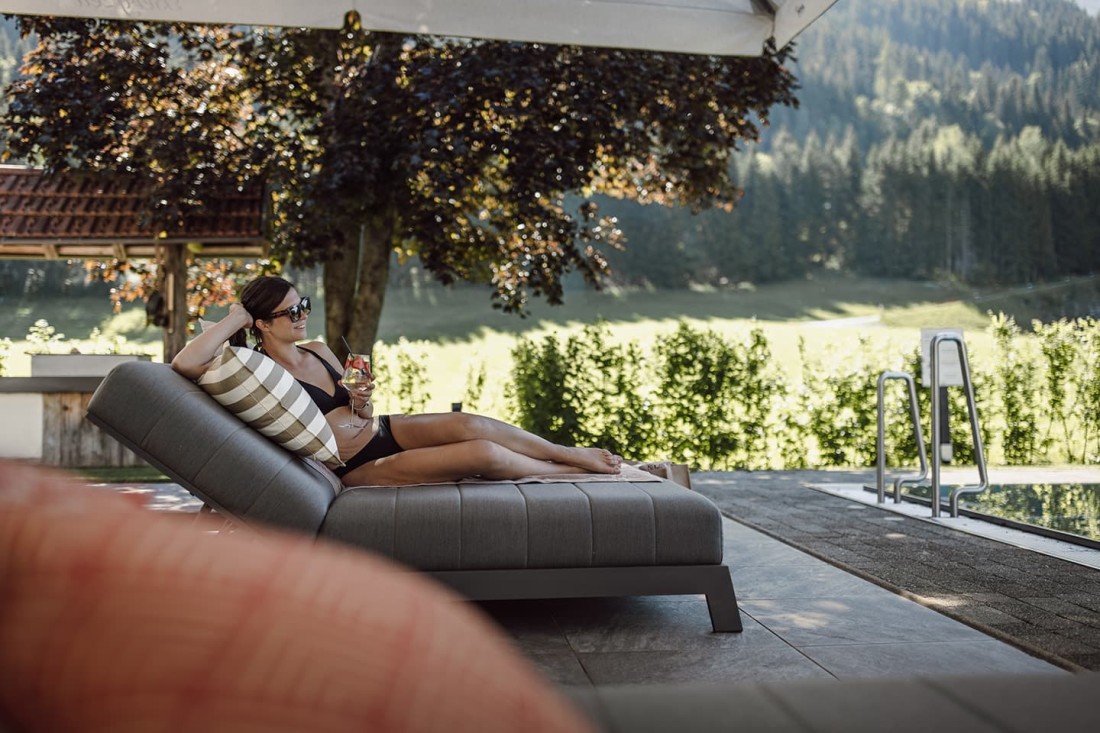 Bergsommer genießen am Pool im Hotel loj