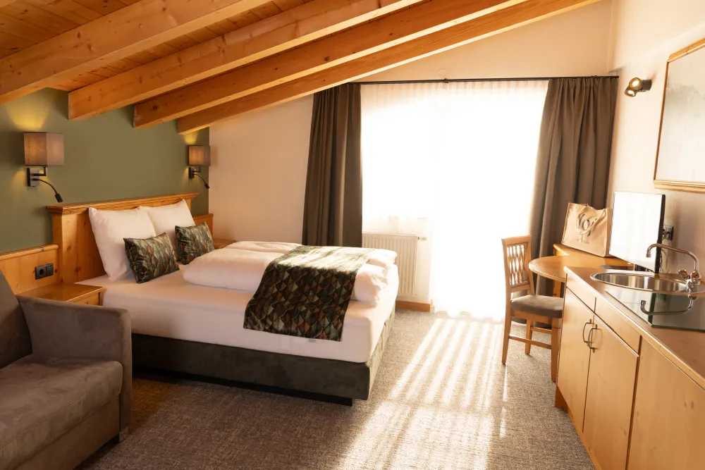 04-dachzimmer-deluxe-badewanne