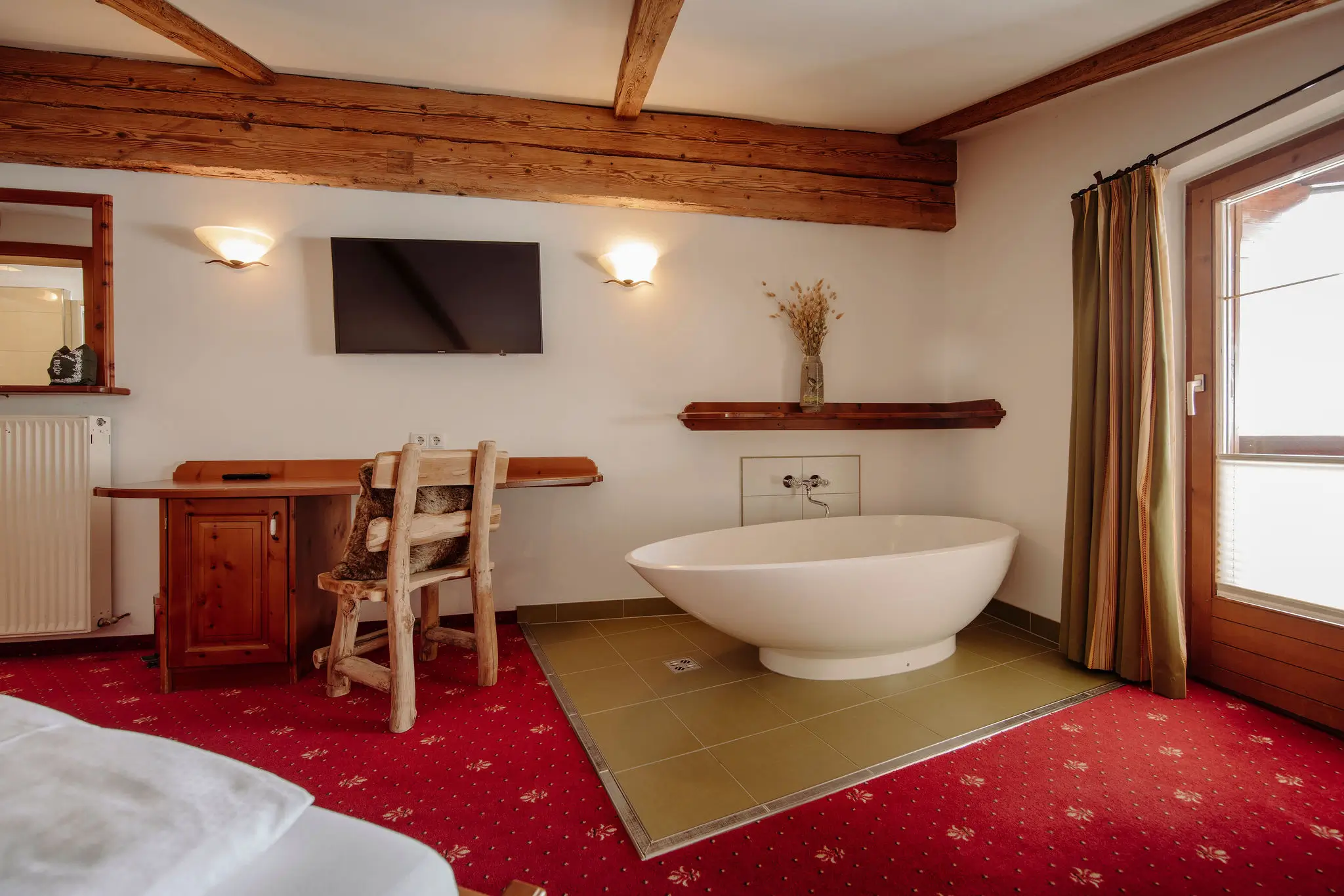 loj-zimmer-standard-badewanne_02