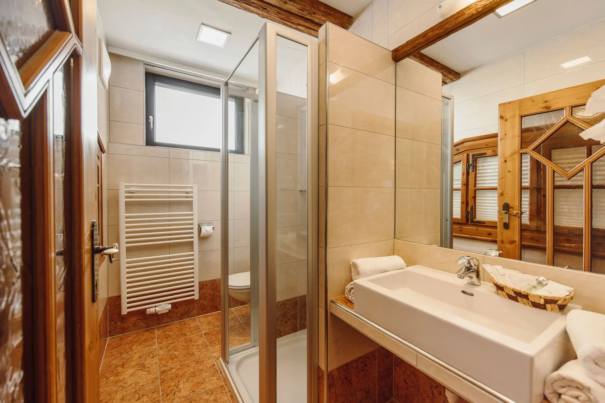 loj-zimmer-standard-badewanne_03